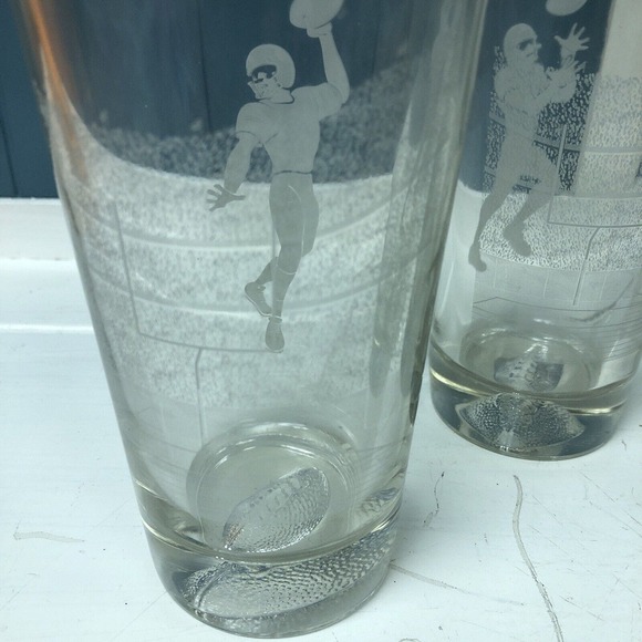 Set of 4 Vintage Look Football Players Tumbler Pint Glasses Heavy Glass Man Cave - Picture 4 of 5